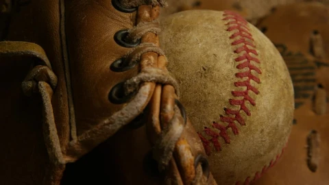 Free Stock Video Vintage Baseball Ball In The Glove Live Wallpaper - Free Live Wallpaper