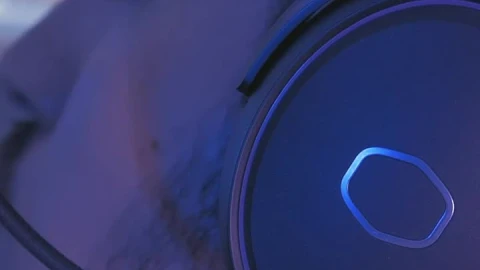 Free Stock Video Video Editor Using Headphones Live Wallpaper - Free Live Wallpaper