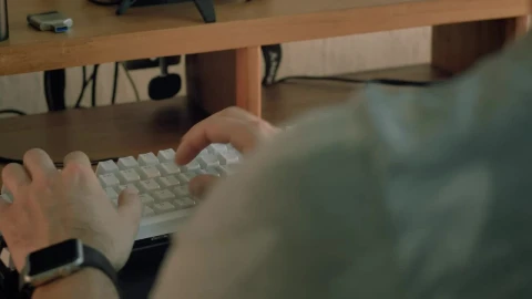 Free Stock Video Video Blogger Working On A Script Live Wallpaper - Free Live Wallpaper