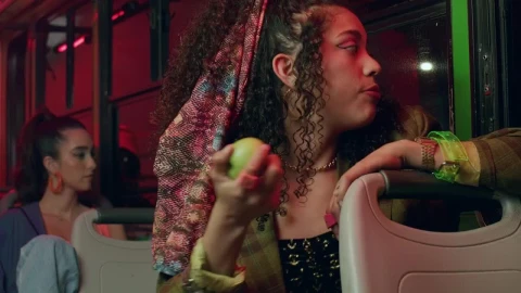 Free Stock Video Urban Model Eating An Apple Live Wallpaper - Free Live Wallpaper