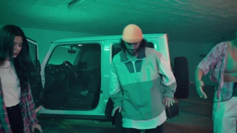 Free Stock Video Urban Man Dancing With His Friends Live Wallpaper - Free Live Wallpaper