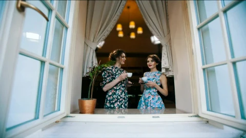 Free Stock Video Two Women Drinking Tea And Talking At The Window Live Wallpaper - Free Live Wallpaper