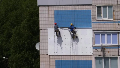 Free Stock Video Two Industrial Climbers Rebuilding A Facade Live Wallpaper - Free Live Wallpaper