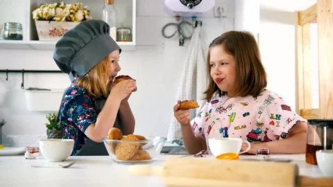 Free Stock Video Two Girls In A Kitchen Eating Fresh Cookies Live Wallpaper - Free Live Wallpaper