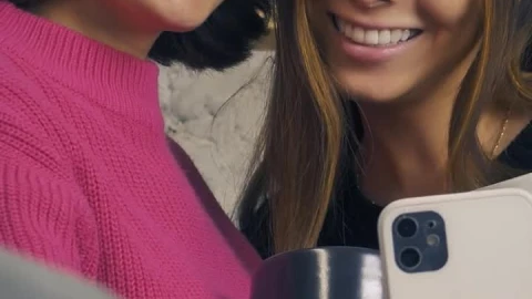 Free Stock Video Two Friends Taking A Selfie In A Ceramic Vase Shop Live Wallpaper - Free Live Wallpaper