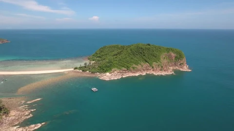 Free Stock Video Tropical Island Near The Seashore Live Wallpaper - Free Live Wallpaper