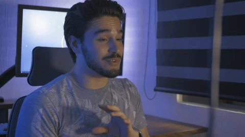 Free Stock Video Youtuber Vlogging In His Studio Live Wallpaper - Free Live Wallpaper