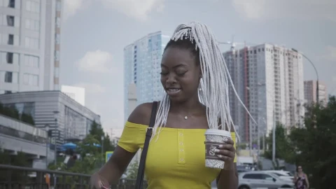 Free Stock Video Young Woman Walking And Talking On The Phone Live Wallpaper - Free Live Wallpaper