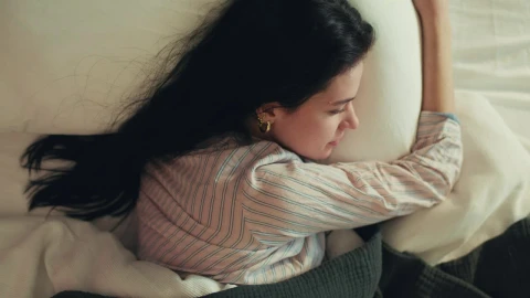 Free Stock Video Young Woman Waking Up In The Morning Live Wallpaper - Free Live Wallpaper