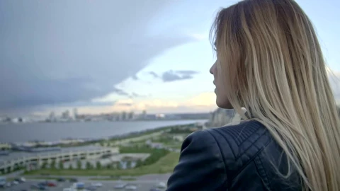Free Stock Video Young Woman Observing The Horizon From Above Live Wallpaper - Free Live Wallpaper