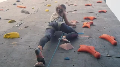 Free Stock Video Young Woman Climbing A Large Mountaineering Wall Smalllive Wallpaper - Free Live Wallpaper