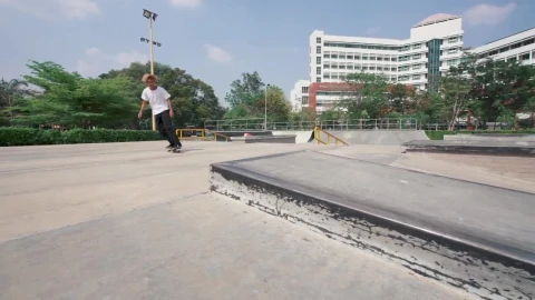 Free Stock Video Young Skateboarder Playing On The Ramps Of A Park Live Wallpaper - Free Live Wallpaper
