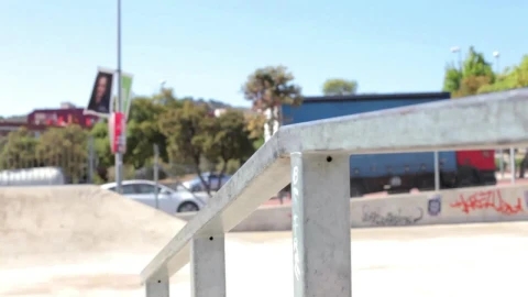 Free Stock Video Young Skateboarder Grinding In The Park Live Wallpaper - Free Live Wallpaper