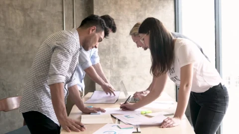 Free Stock Video Young People Of A Work Team In A Meeting Live Wallpaper - Free Live Wallpaper