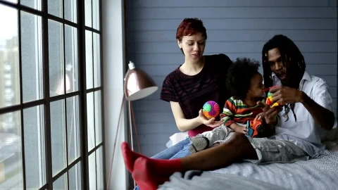 Free Stock Video Young Parents Playing With Their Little Son Live Wallpaper - Free Live Wallpaper