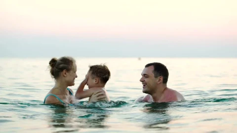 Free Stock Video Young Parents Playing In The Ocean Live Wallpaper - Free Live Wallpaper