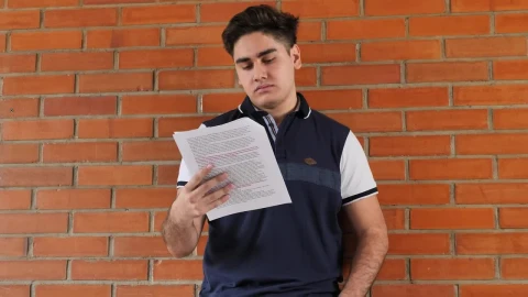 Free Stock Video Young Man Studying In The Corridors Of His School Live Wallpaper - Free Live Wallpaper