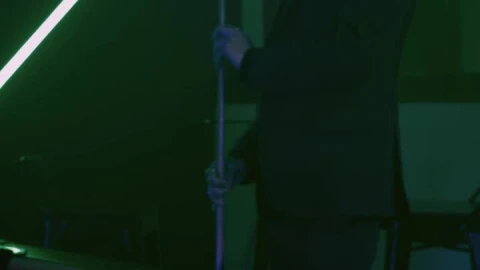 Free Stock Video Young Man In Suit Playing A Game Of Billiards Live Wallpaper - Free Live Wallpaper