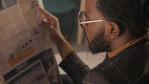 Free Stock Video Young Man From Behind Reading Newspaper Live Wallpaper - Free Live Wallpaper
