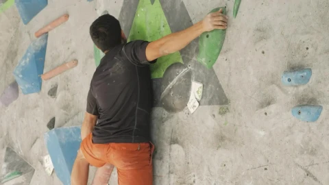 Free Stock Video Young Man Climbing A Wall For Mountaineering Live Wallpaper - Free Live Wallpaper