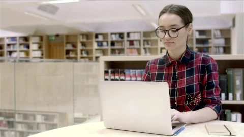 Free Stock Video Young Female Student Portrait In The Library Live Wallpaper - Free Live Wallpaper