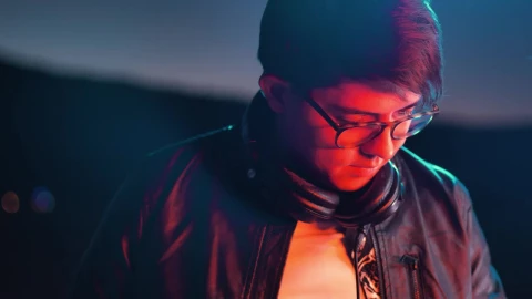 Free Stock Video Young Dj Playing Notes On A Keyboard Live Wallpaper - Free Live Wallpaper