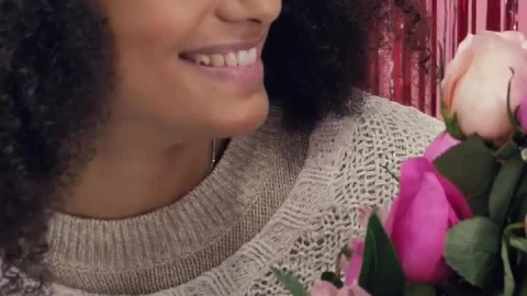 Free Stock Video Young Delighted Woman With Bouquet Of Flowers On Valentines Day Live Wallpaper - Free Live Wallpaper
