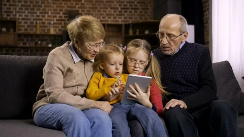 Free Stock Video Young Children With Their Grandparents Live Wallpaper - Free Live Wallpaper