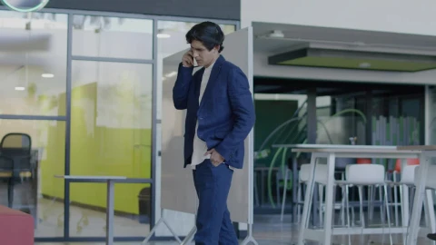 Free Stock Video Young Businessman On Phone Call Live Wallpaper - Free Live Wallpaper