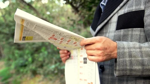 Free Stock Video Young Adult Reading The Newspaper Live Wallpaper - Free Live Wallpaper