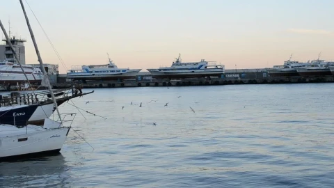 Free Stock Video Yachts Anchored Alongside A Drydock Live Wallpaper - Free Live Wallpaper