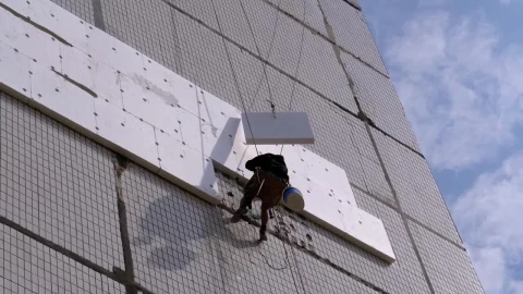 Free Stock Video Worker Suspended With Ropes On A Building Live Wallpaper - Free Live Wallpaper