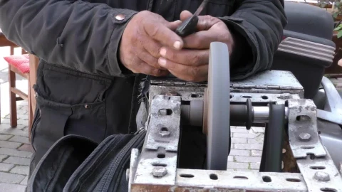 Free Stock Video Worker Sharpening His Tool On A Machine Live Wallpaper - Free Live Wallpaper