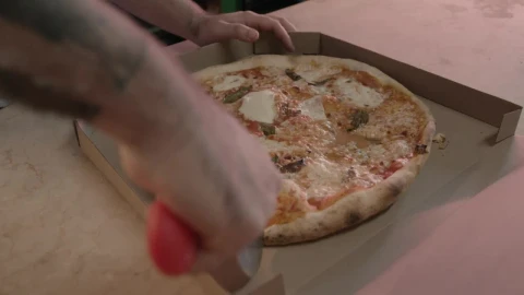 Free Stock Video Worker Of A Pizzeria Cutting A Pizza Live Wallpaper - Free Live Wallpaper