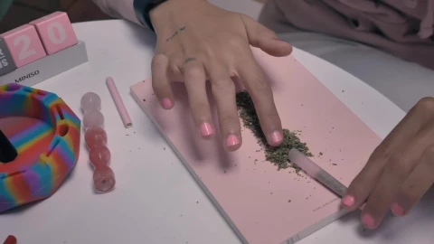 Free Stock Video Womans Hands Preparing A Marijuana Cigar Live Wallpaper - Free Live Wallpaper