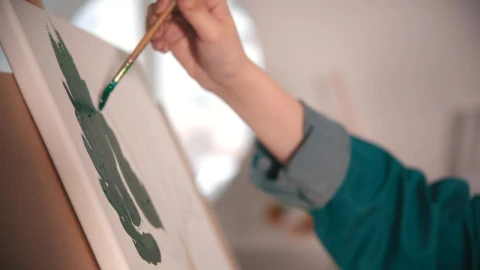 Free Stock Video Womans Hand Painting Green Color On Canvas Live Wallpaper - Free Live Wallpaper