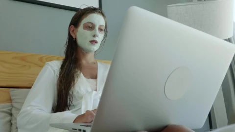 Free Stock Video Woman Working On The Bed With A Beauty Face Mask Live Wallpaper - Free Live Wallpaper