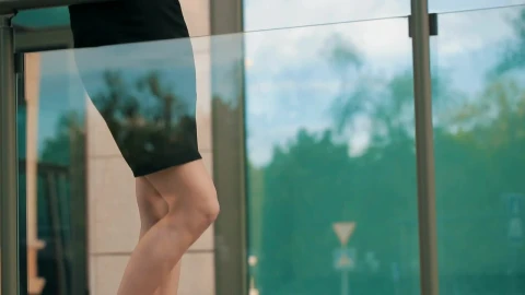 Free Stock Video Woman Working On Her Tablet Outside The Office Live Wallpaper - Free Live Wallpaper