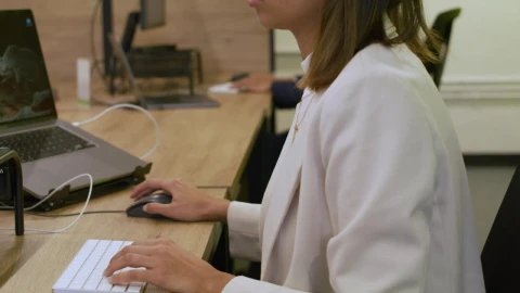 Free Stock Video Woman Working At Her Desk With Her Computer Live Wallpaper - Free Live Wallpaper
