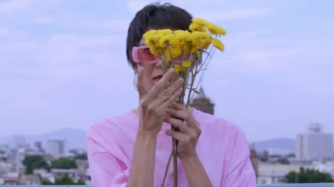 Free Stock Video Woman With Flowers And Pink Clothes Live Wallpaper - Free Live Wallpaper