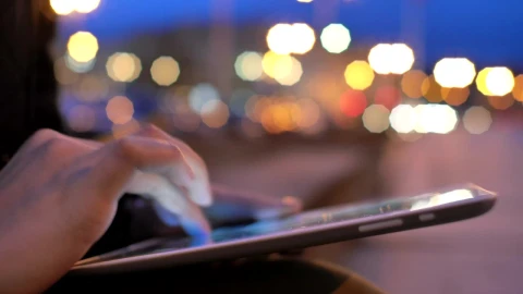 Free Stock Video Woman Using A Tablet Outdoors Live Wallpaper - Free Live Wallpaper