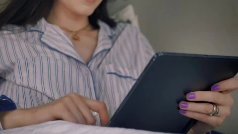 Free Stock Video Woman Using A Tablet In Pajamas Live Wallpaper - Free Live Wallpaper