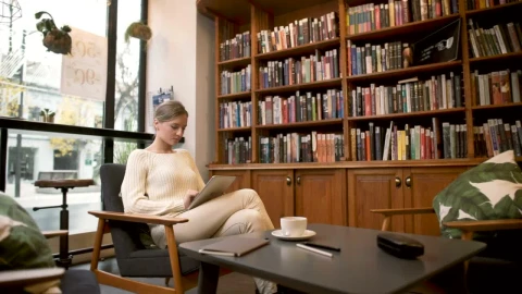 Free Stock Video Woman Using A Tablet By The Window Live Wallpaper - Free Live Wallpaper