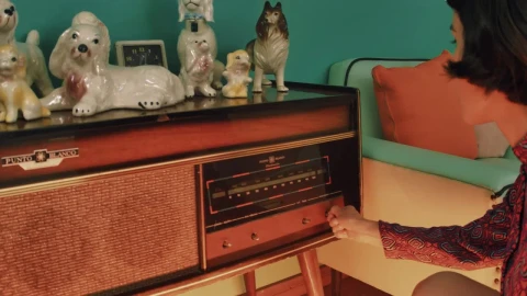 Free Stock Video Woman Turning On An Old Radio Live Wallpaper - Free Live Wallpaper