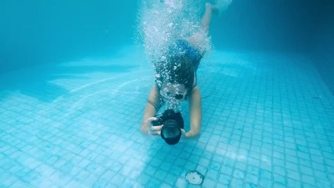 Free Stock Video Woman Taking Underwater Pictures Live Wallpaper - Free Live Wallpaper