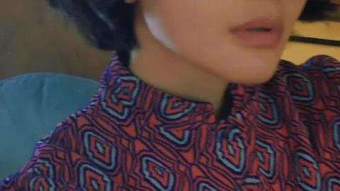 Free Stock Video Woman Taking A Selfie With A Retro Camera Live Wallpaper - Free Live Wallpaper