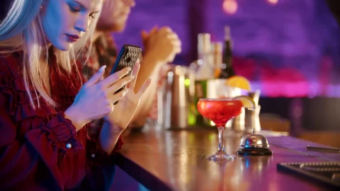 Free Stock Video Woman Taking A Picture Of Her Drinking In A Bar Live Wallpaper - Free Live Wallpaper