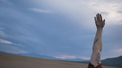 Free Stock Video Woman Stretching Her Body While Doing Yoga In The Desert Live Wallpaper - Free Live Wallpaper