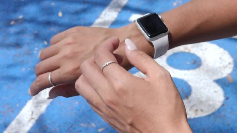 Free Stock Video Woman Starting Her Stopwatch Before Running Live Wallpaper - Free Live Wallpaper