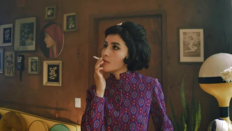 Free Stock Video Woman Smoking In A Living Room Live Wallpaper - Free Live Wallpaper